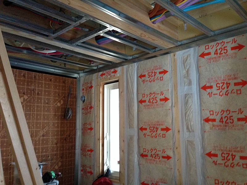 ロックウールとグラスウールってどうちがうの