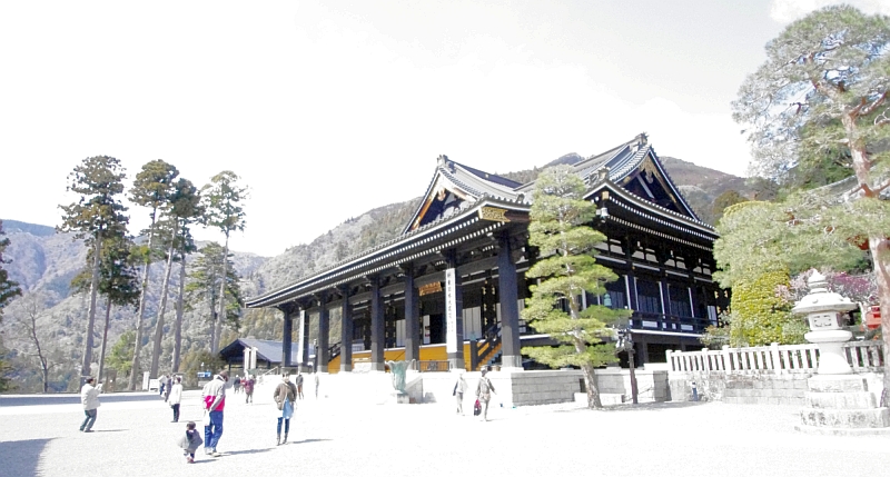 日蓮宗総本山の身延山久遠寺と日蓮の墓に行ってきた