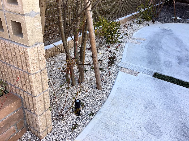 庭は土のままが良いか 芝生か 砂利か